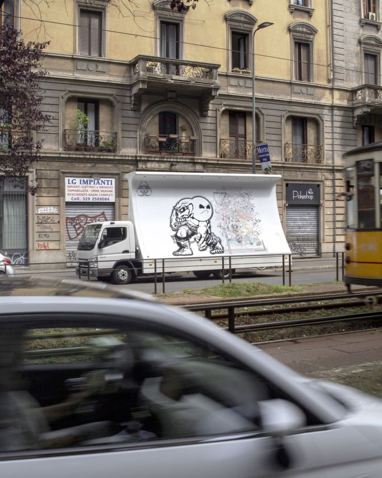 An open-air one-day group show set in the Porta Venezia neighborhood